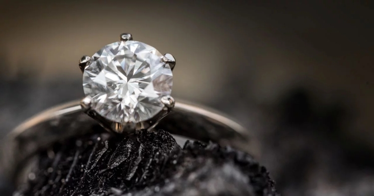 The Evolution of Diamond Rings: From Tradition to Modern Trends